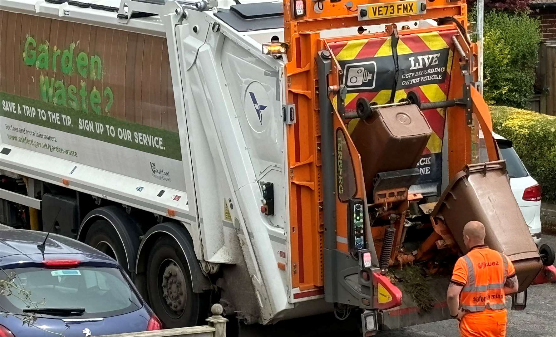 Suez workers collecting garden waste in Ashford