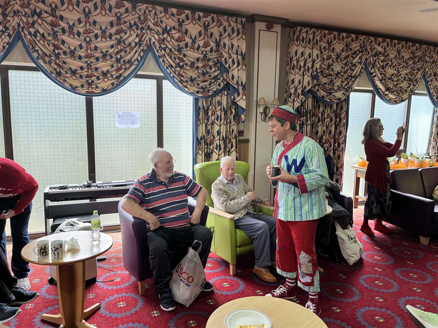 Aladdin cast members met ellenor hospice patients