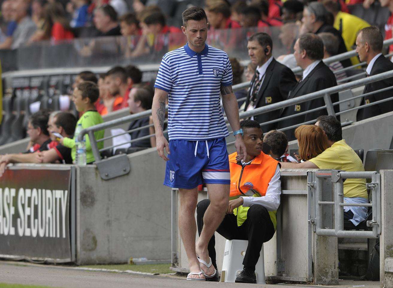 Stuart Nelson heads to the bench after being replaced at the interval Picture: Barry Goodwin