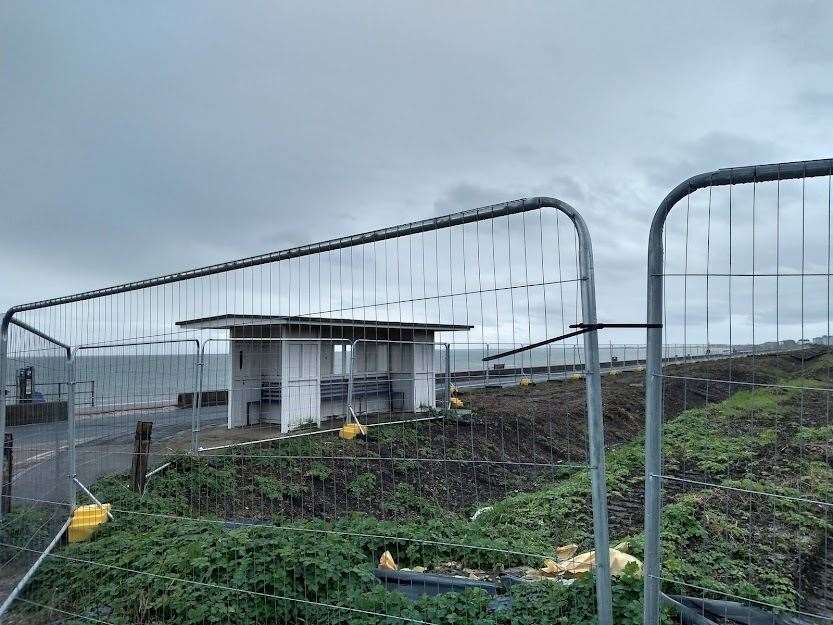 Fencing now surrounds Princes Parade in Hythe, as work continues on the project