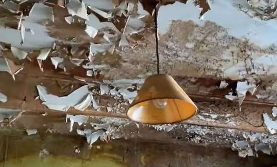Paint peeling from the kitchen ceiling. Picture: Clive Emson / YouTube