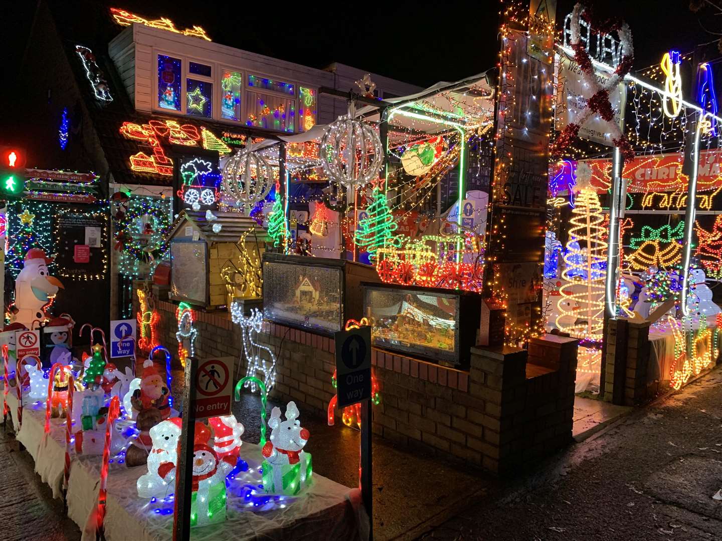 The family have used more than 1,000 lights (Pulis family/PA)