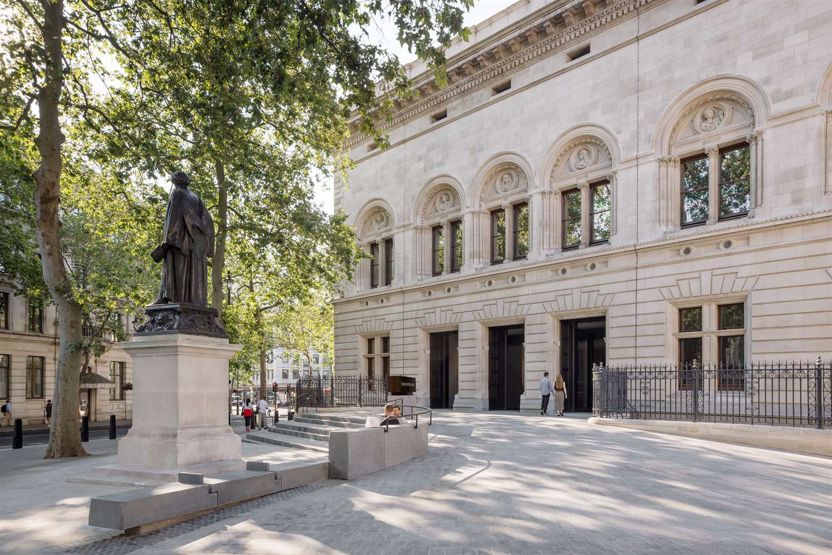 The new forecourt at the National Portrait Gallery in London (Olivier Hess)