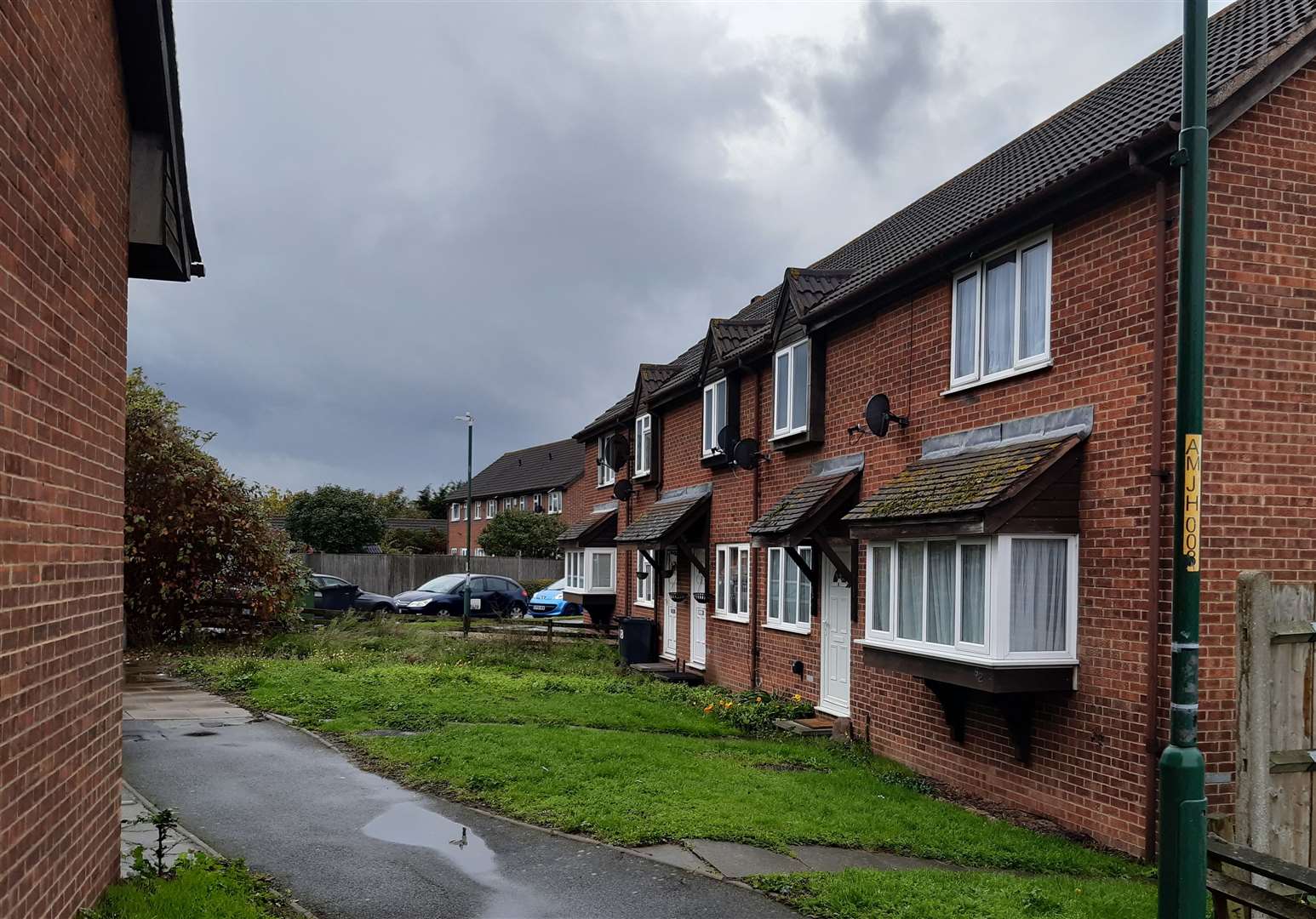 Houses between Knights Manor Way, Dartford and Mallards Close were also approached