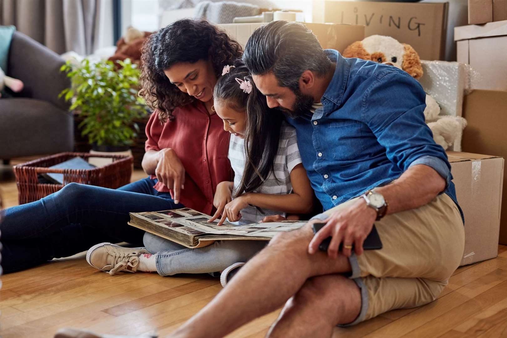 There’s a comfort in looking though old family albums. Image: istock/Luminola.