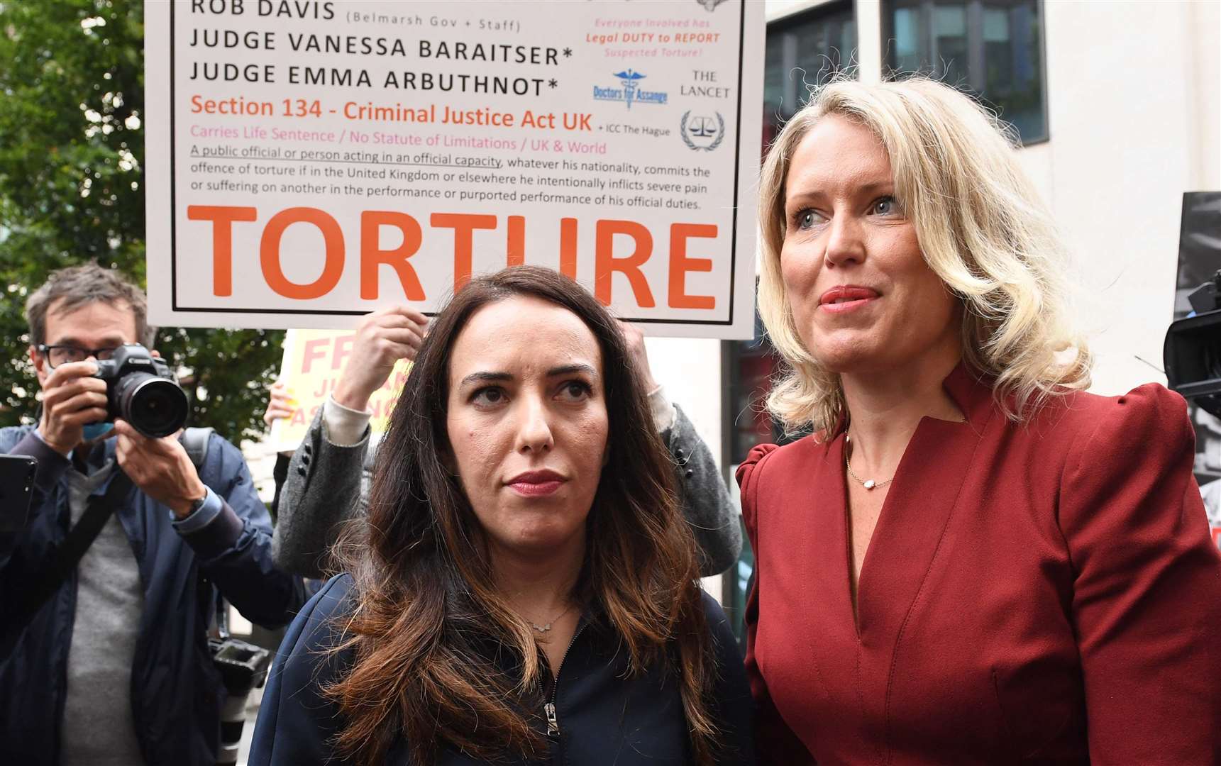 Stella Moris (left) and human rights lawyer Jennifer Robinson arrive at the Old Bailey (Stefan Rousseau/PA)