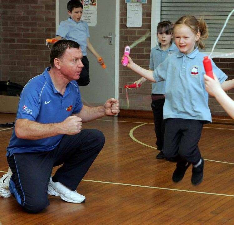 Skip2Bfit founder John McCormack encourages a young skipper