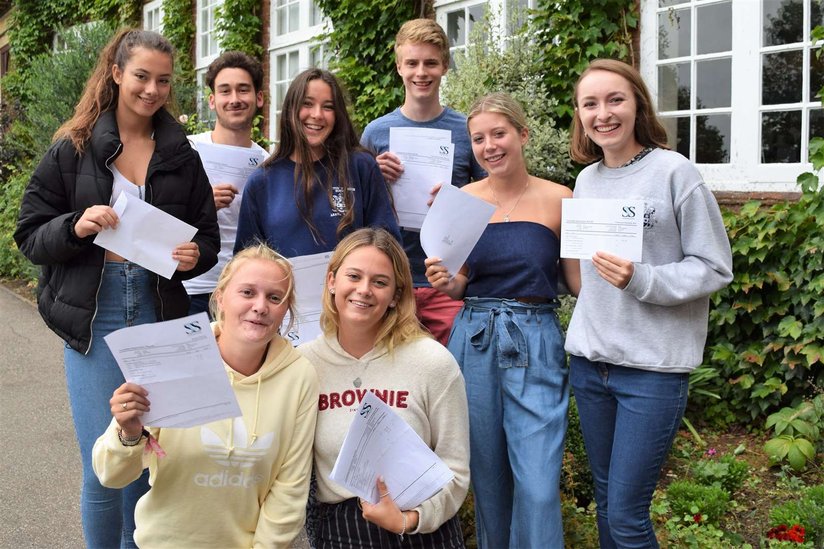 Students at Sutton Valence School (3634314)