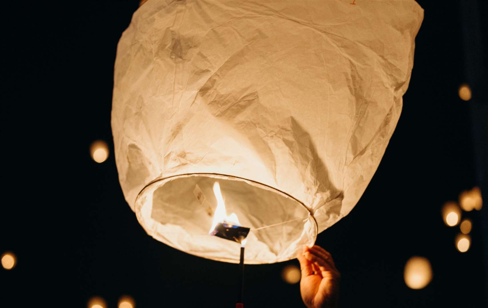 Chinese lanterns are now banned from council land in Maidstone (4944345)