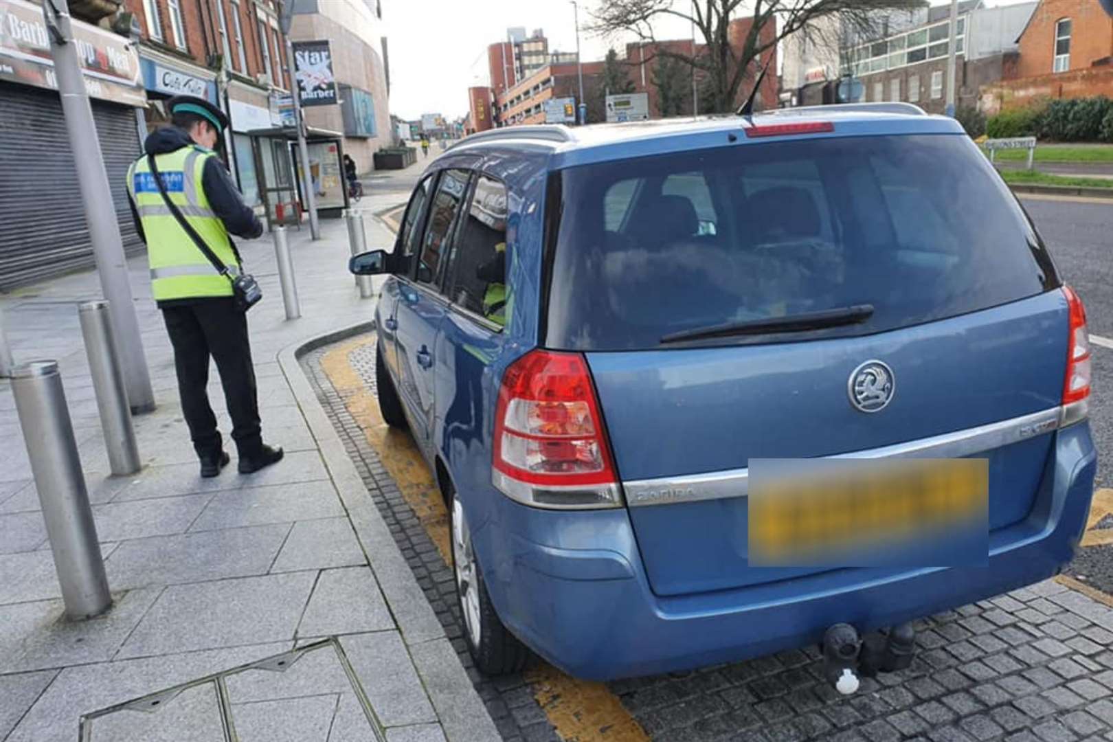 A traffic warden gave Stacey Freeland a ticket while she was broken down