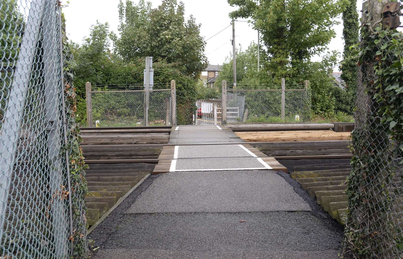 The Glebe Way, Clifton Road railway crossing. Picture: Chris Davey FM3984399. (4730893)