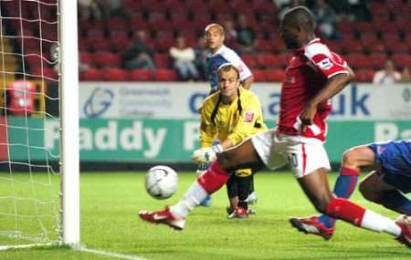 Darren Bent steals in to score Charlton's winner. Picture: MATTHEW WALKER