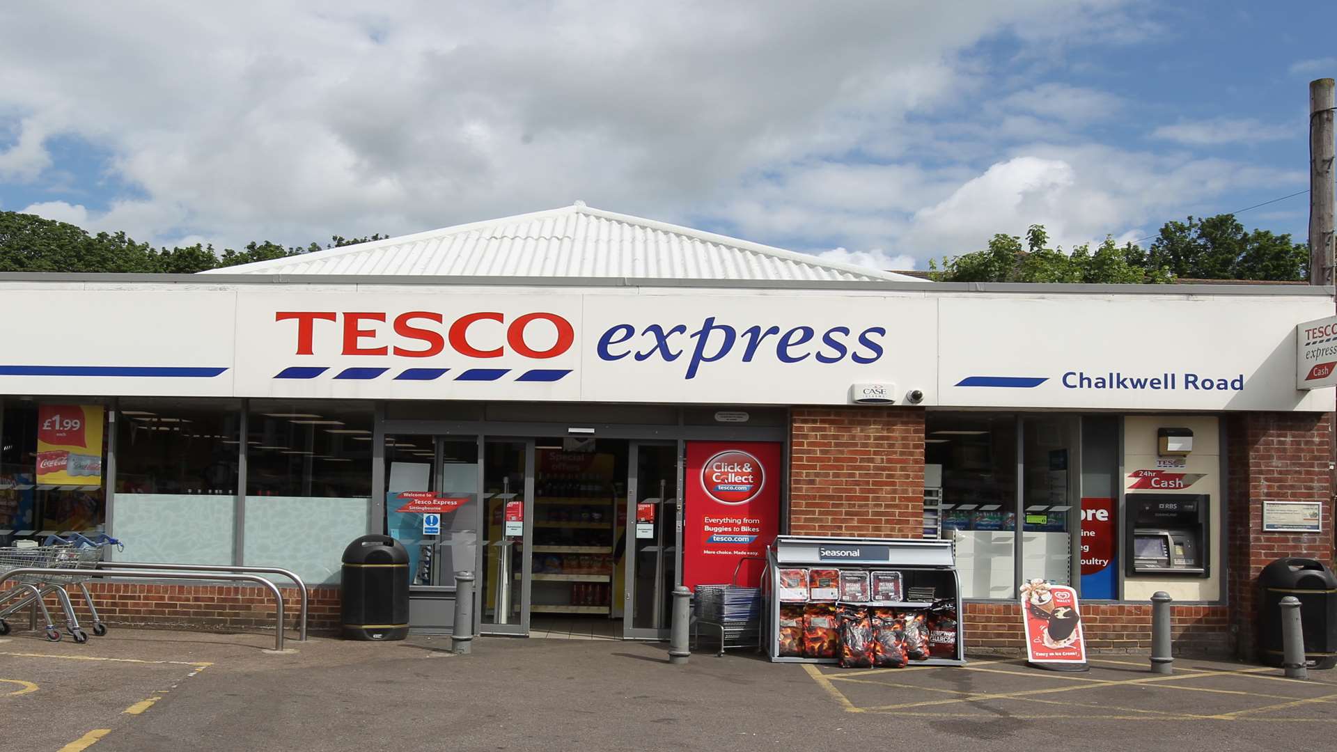 Lynne works at Tesco Express in Chalkwell Road, Sittingbourne