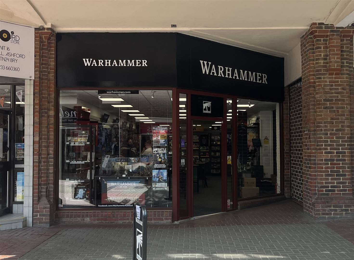 Mr Boxell took refuge inside Warhammer in Park Mall, but was later seen going into Made in Ashford