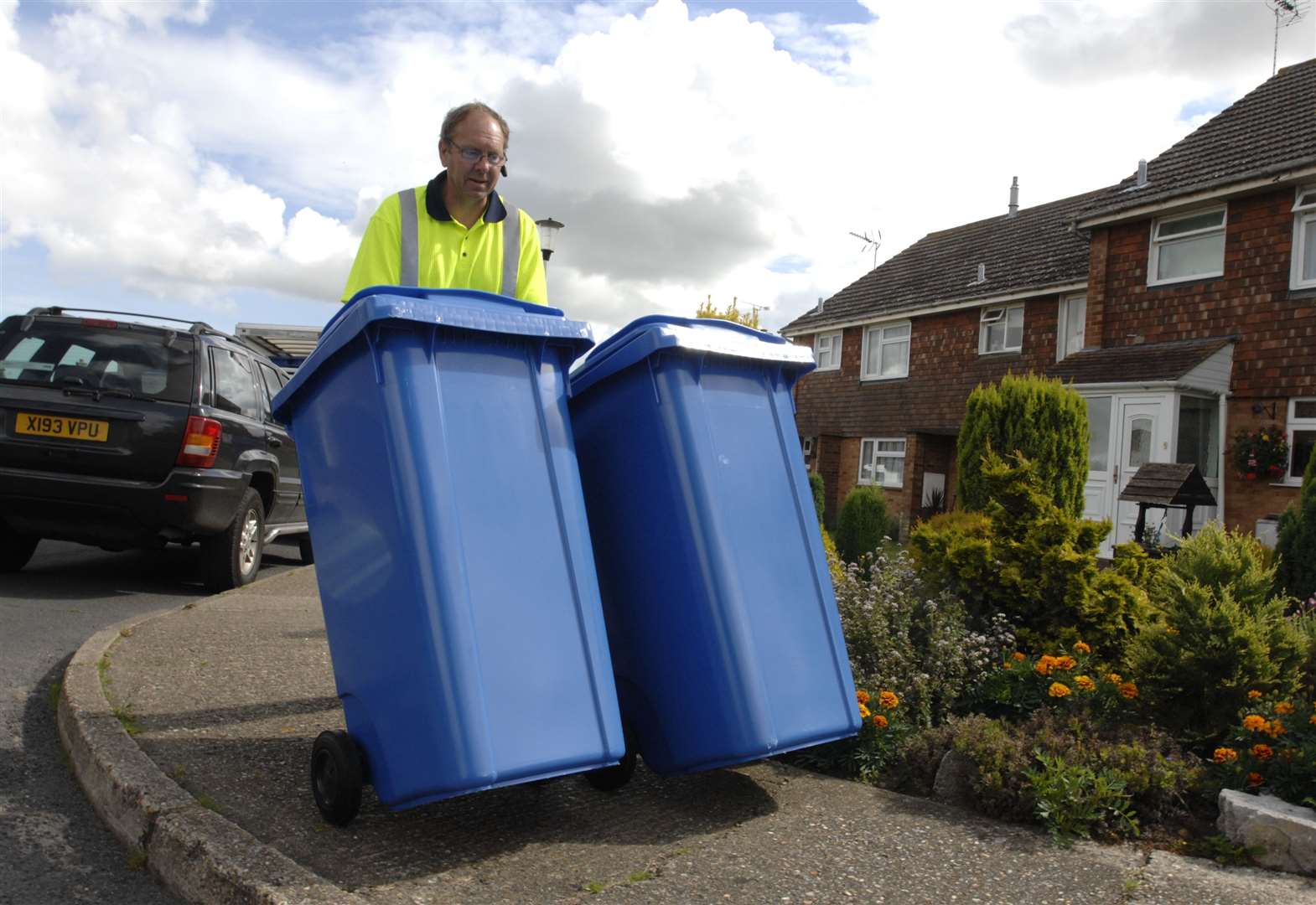 Crackdown to cut contamination in recycling bins in Kemsley Sittingbourne