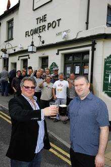 Brewer Robin Smallbone, left, and The Flower Pot landlord David Davenport