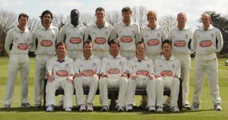 Back: Left to right: Geraint Jones, Amjad Khan, Rob Joseph, Ryan McLaren, Simon Cook, Neil Dexter, Darren Stevens and James Tredwell. Front: Left to right: Matt Walker, Martin van Jaarsveld, Rob Key, Martin Saggers and Joe Denly.