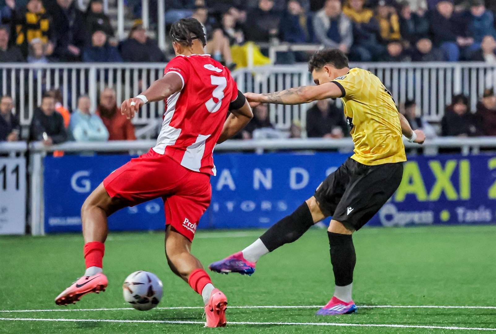 Charlie Seaman goes for goal during the second half. Picture: Helen Cooper