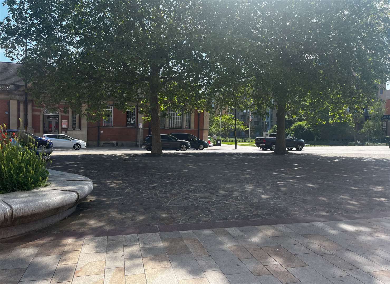 There are areas to sit in the shade along Market Street, Dartford