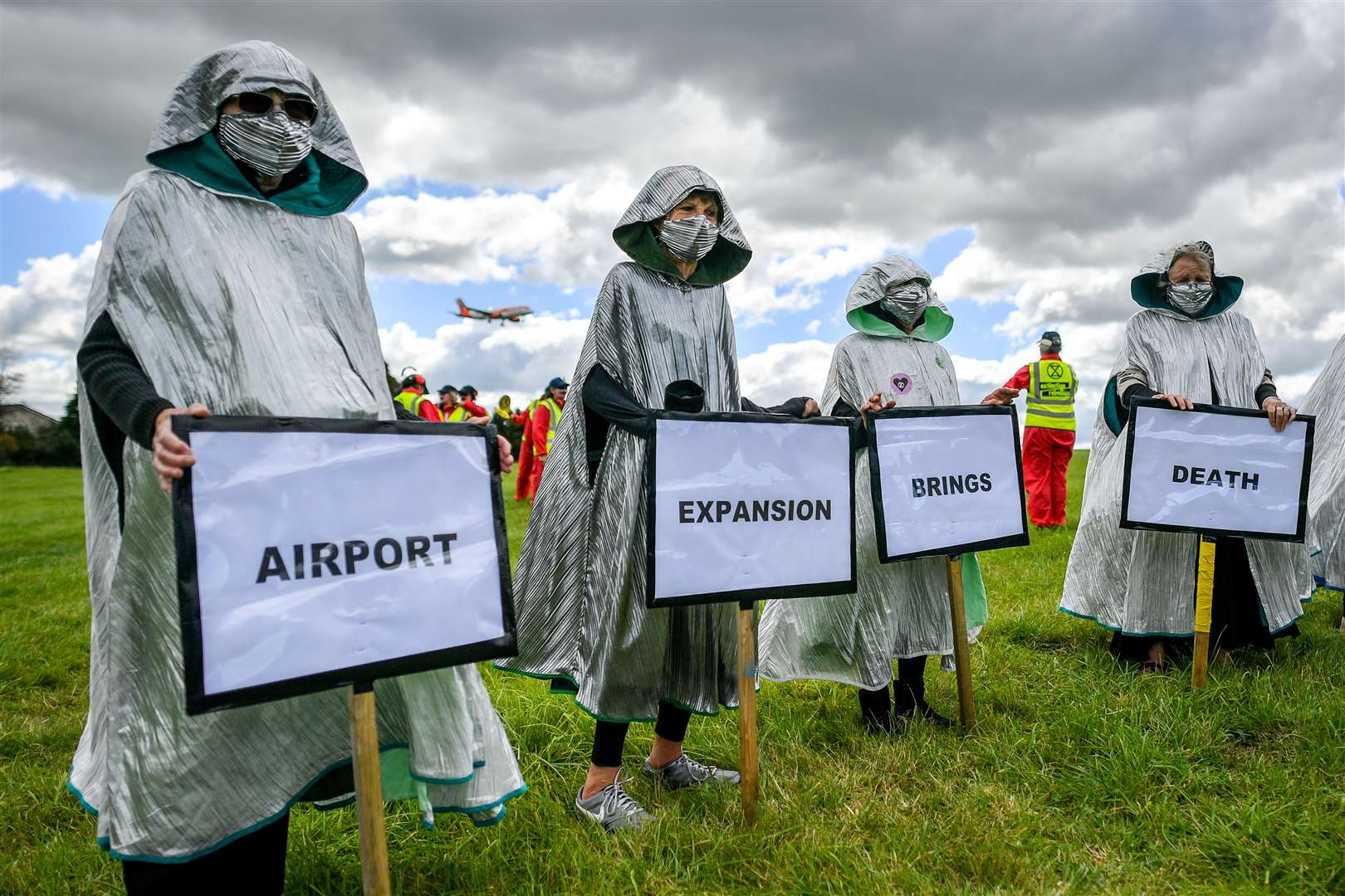 …and some social distancing was observed (Ben Birchall/PA)