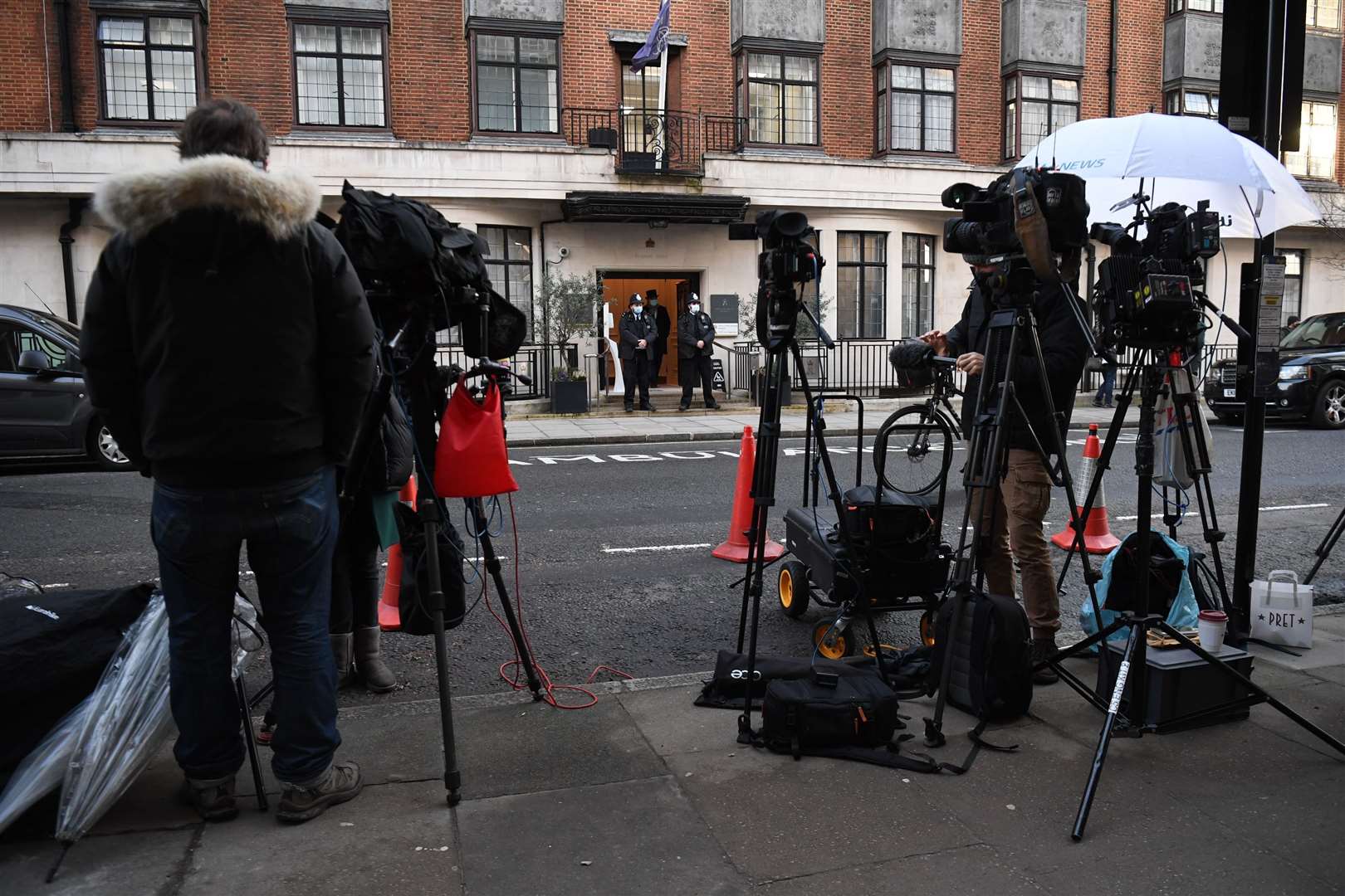 Media gathered outside Edward VII’s hospital (Kirsty O’Connor/PA)