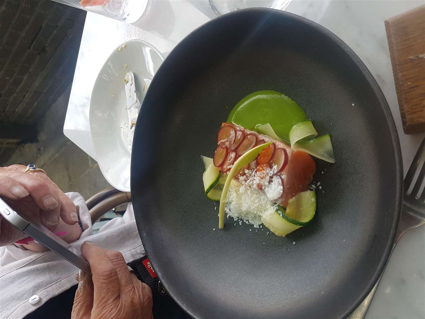 Confit trout with horseradish snow (2670217)