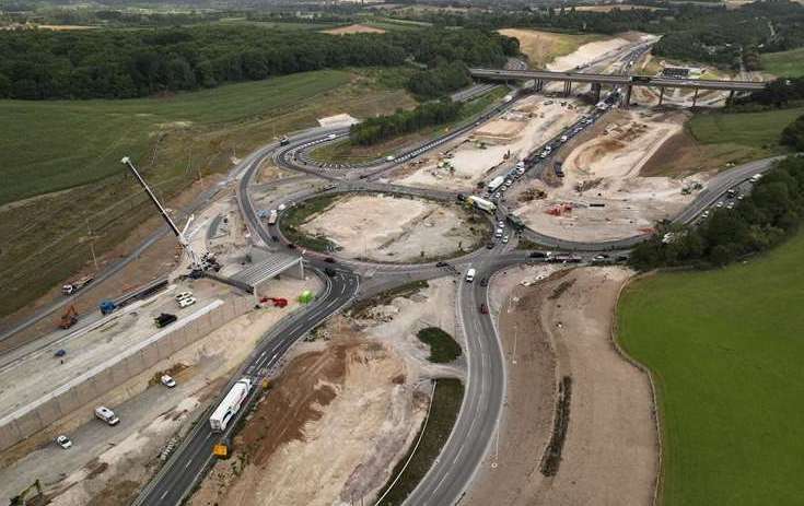 The coastbound carriageway of the M2 between Junctions 4 for Gillingham and 5 for Sittingbourne is closed