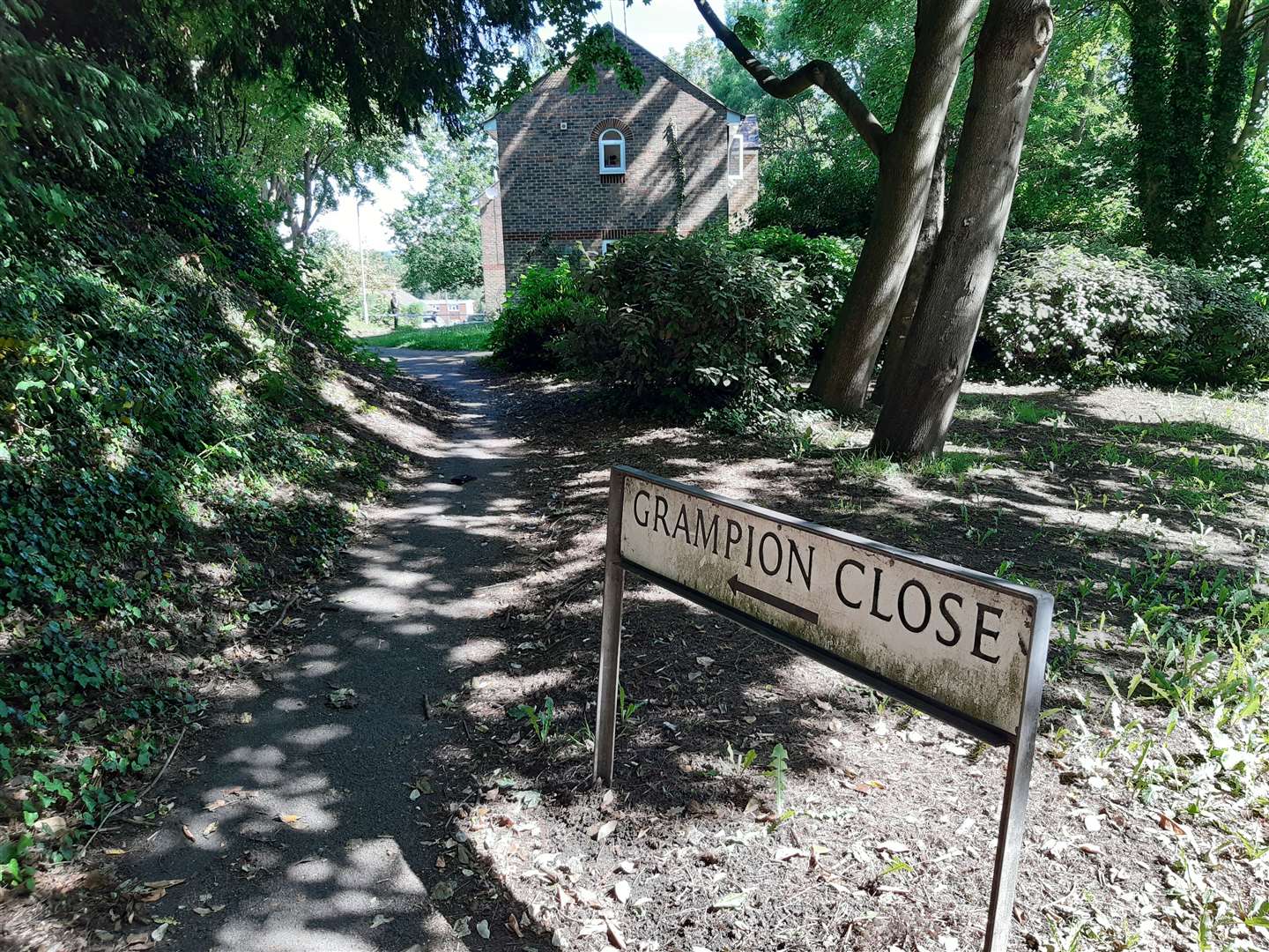 The footpath links Grampion Close with Canterbury Road