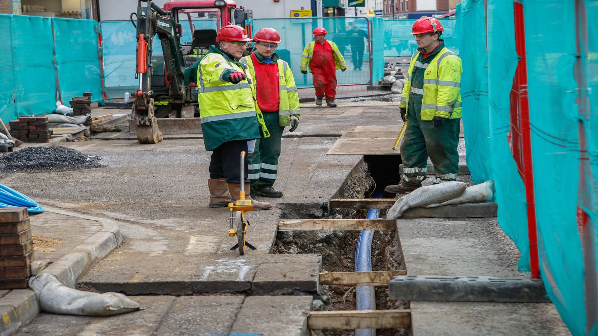 Sevenoaks: Water main replacement works start on London Road, Dunton Green