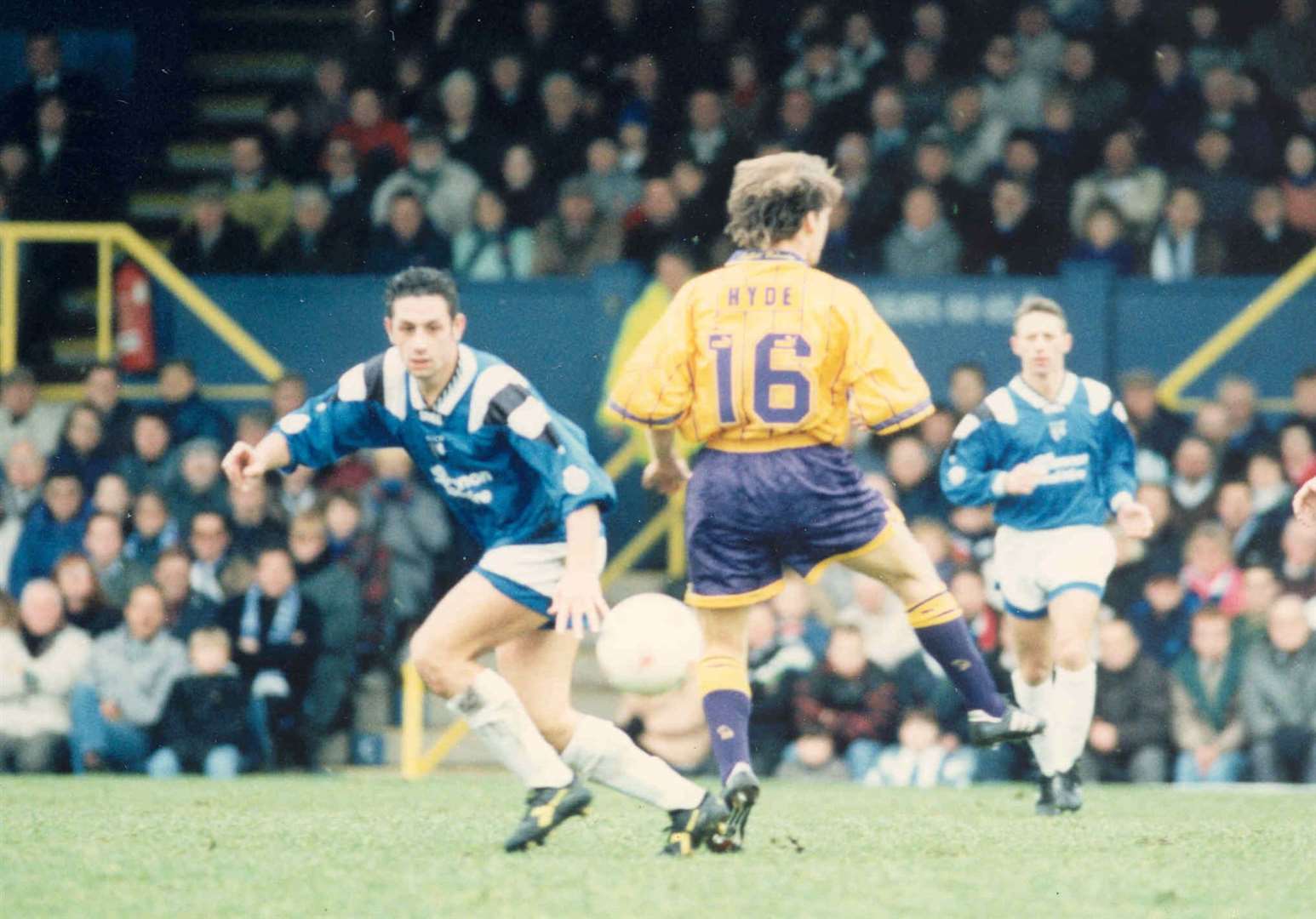 Neil Smith playing for the Gills in 1994