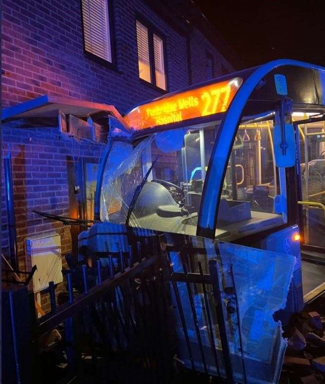 Bus carshes into houses in Greggs Wood Road in Tunbridge Wells. Credit: @dannysettimio