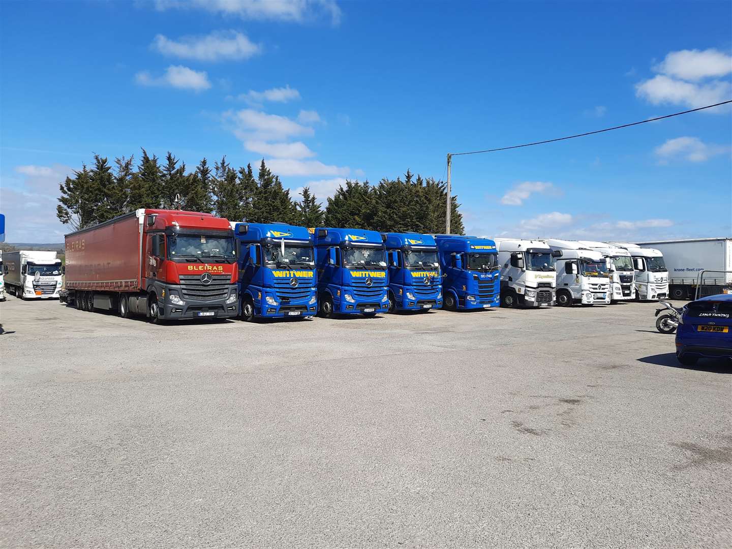 The rows of lorries outside the Airport Cafe in Ashford (56227281)