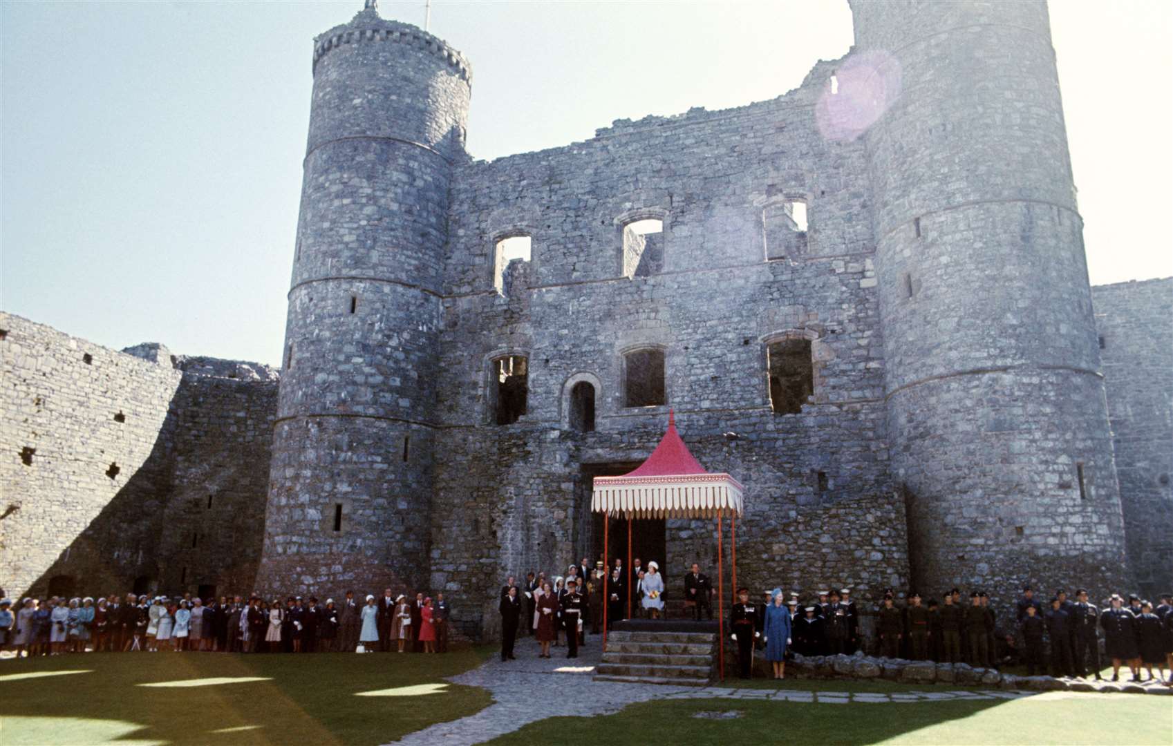 Queen Elizabeth and the Duke of Edinburgh at Harlech Castle, Glyndwr’s former stronghold, during the Silver Jubilee celebrations (PA)