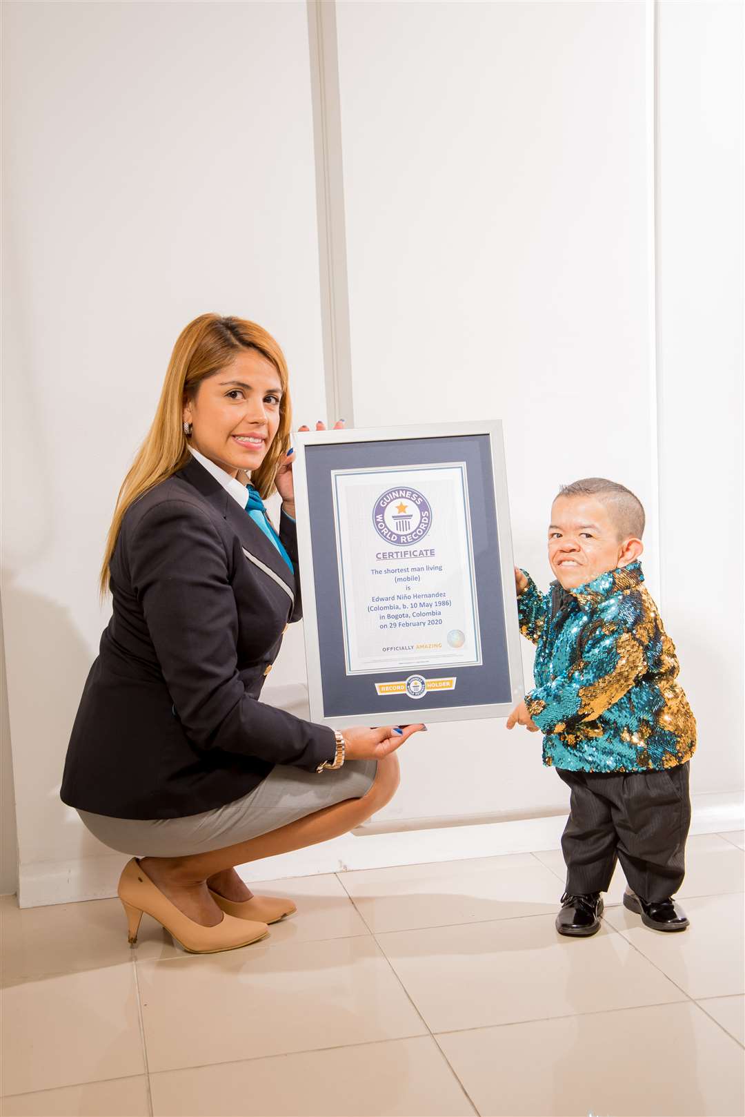 Edward Nino Hernandez and Natalia Ramirez, Guinness World Records Latin America adjudicator (Guinness World Records/PA)