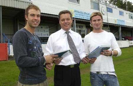 Lee Spiller (left) and Tony Browne hand their signed papers to chairman Jim Parmenter. Picture: TERRY SCOTT