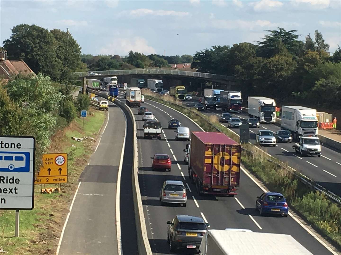 Teapot Lane footbridge crosses the M20 in Aylesford (4166017)