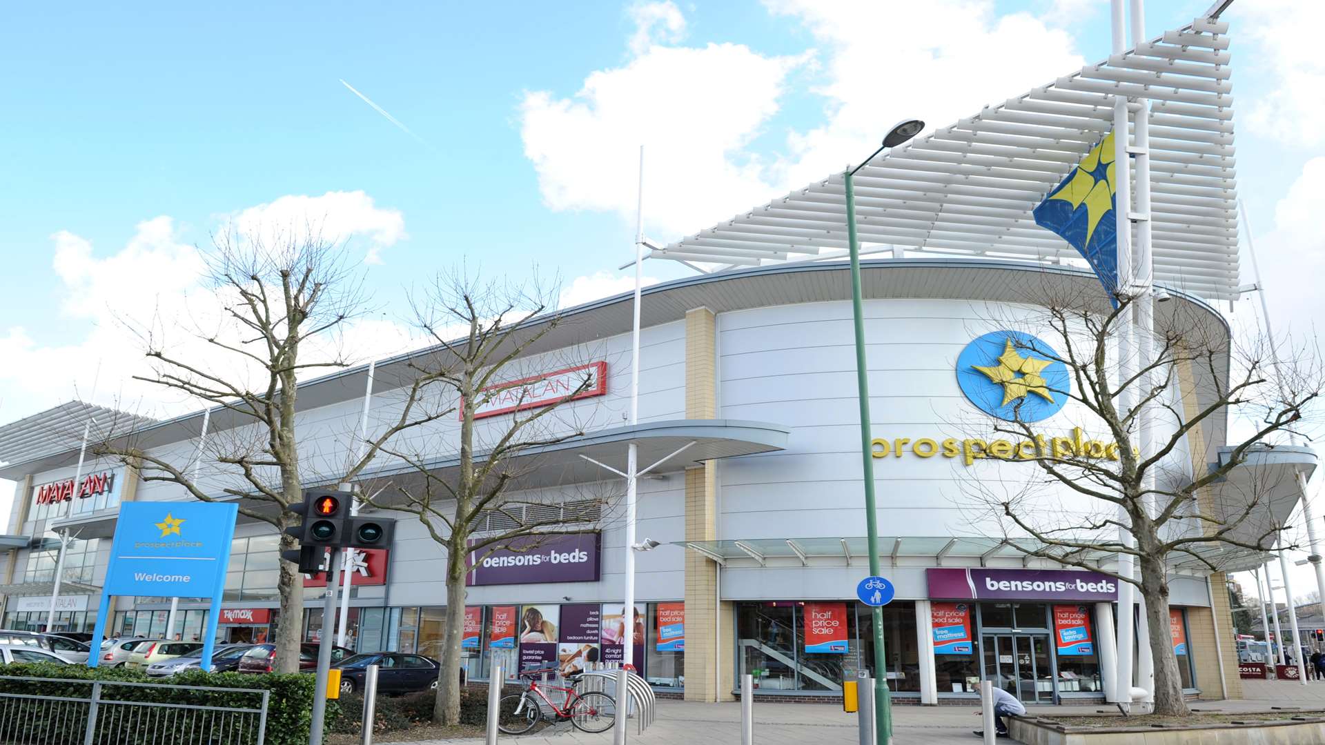 Migrants reportedly spotted exiting a lorry near Prospect Place retail ...