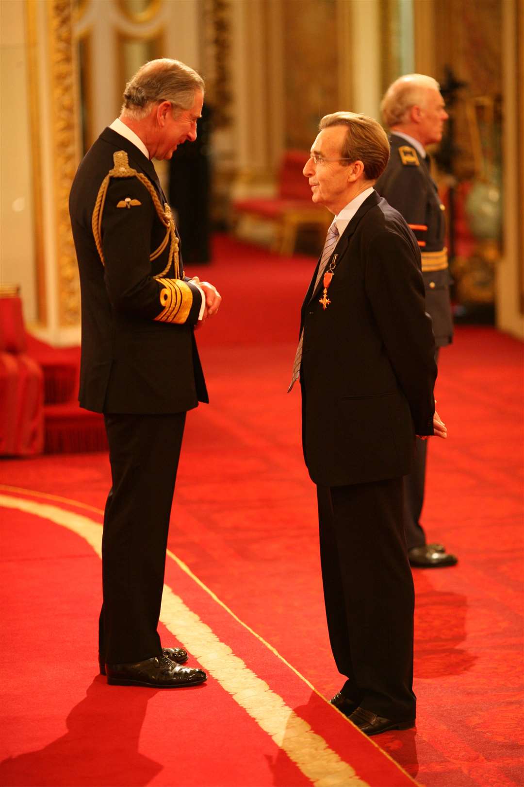 Terry Griffiths is made an OBE by the then-Prince of Wales at Buckingham Palace (Johnny Green/PA)