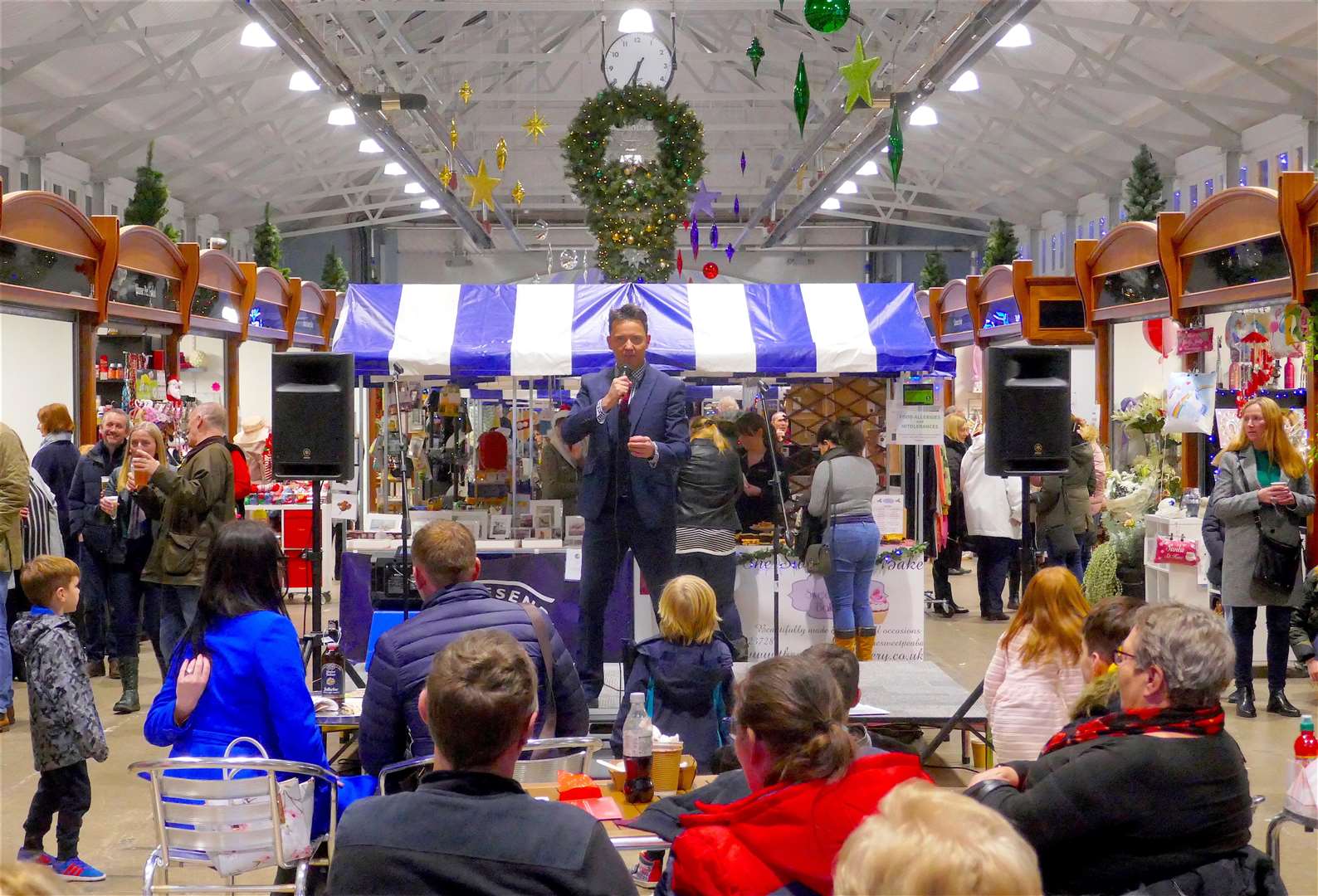 Chris Till sung Christmas songs to shoppers, picture Fraser Gray (5592588)