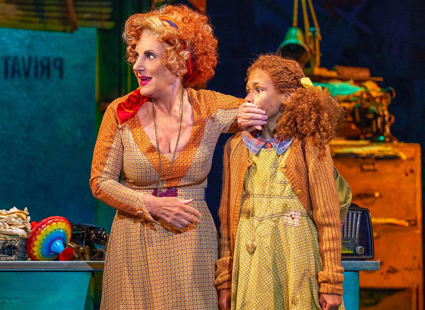 Annie the Musical at The Marlowe Theatre in Canterbury starring Birds