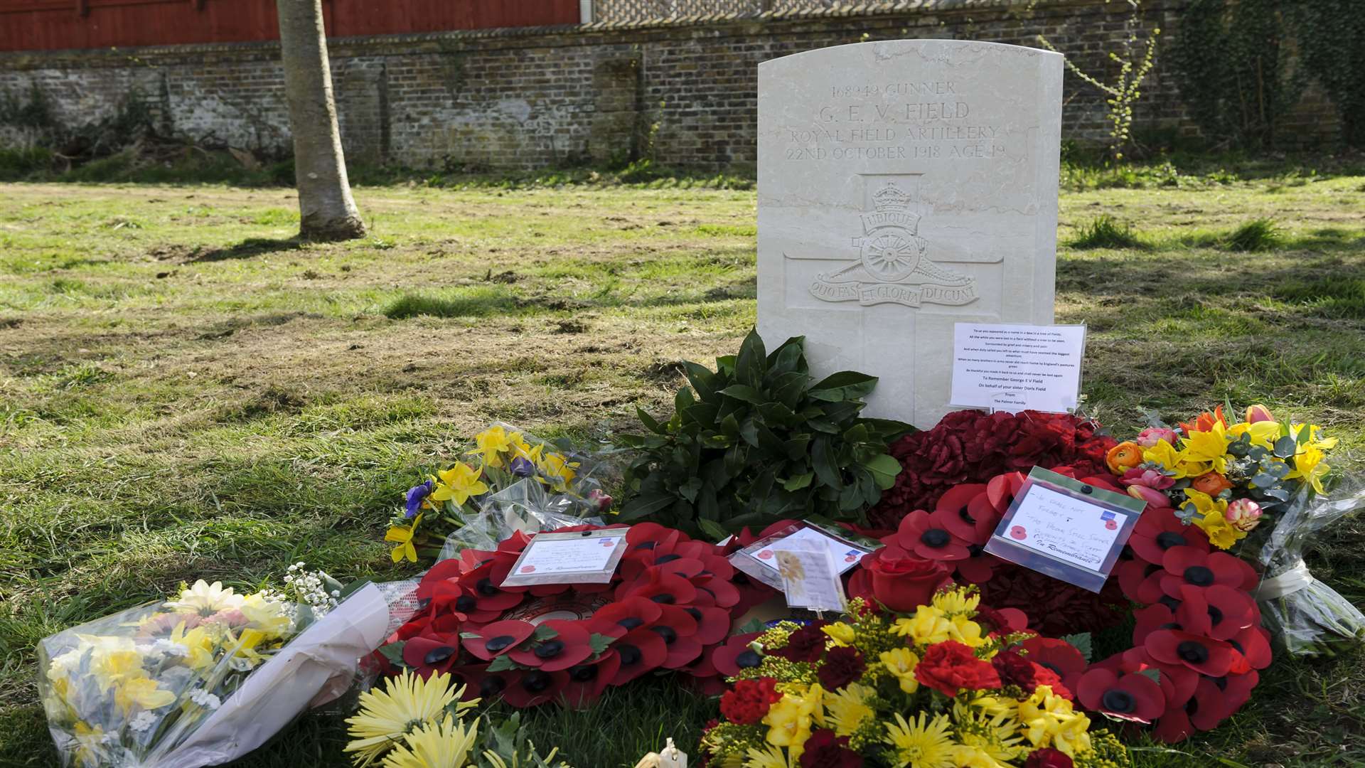 The grave of Gunner George Edward Valentine Field