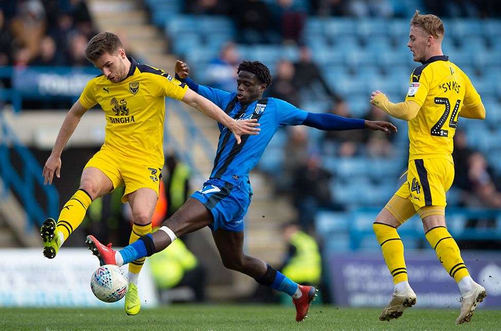 Leo Da Silva Lopes gets in a challenge Picture: Ady Kerry