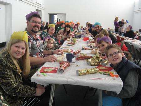 Families and neighbours eat together