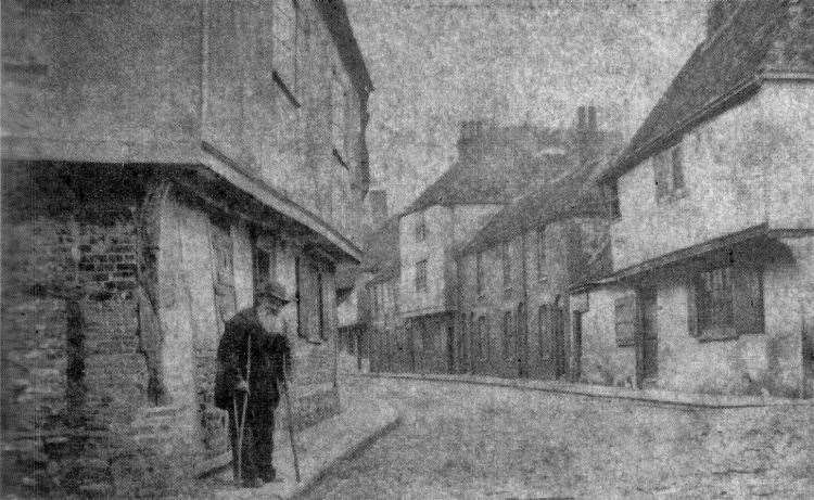 The Old Drum in Sandwich can be seen in the centre of the picture, taken around 1900. Picture: dover-kent.com