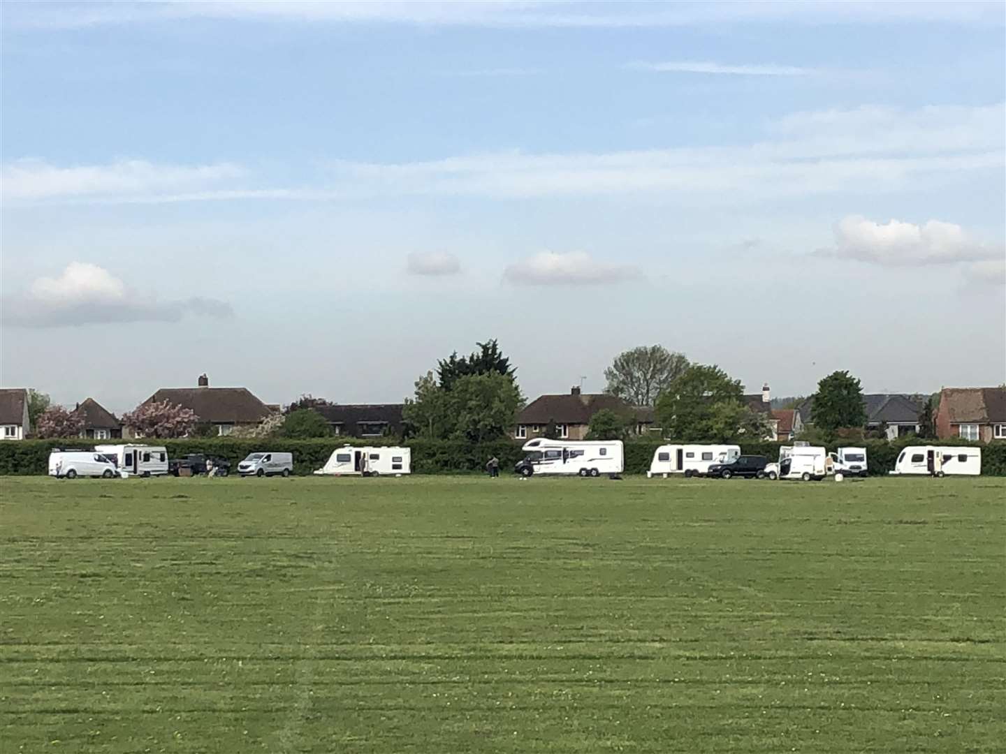 Travellers on the field (1715227)