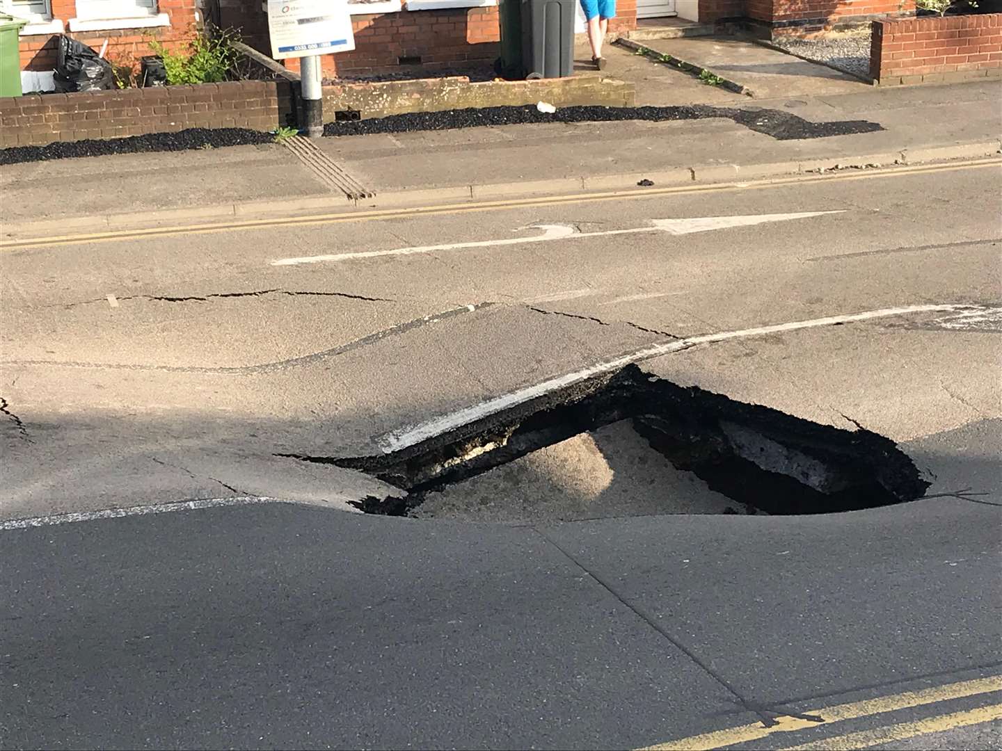 Sinkhole closes A26 Tonbridge Road in Maidstone