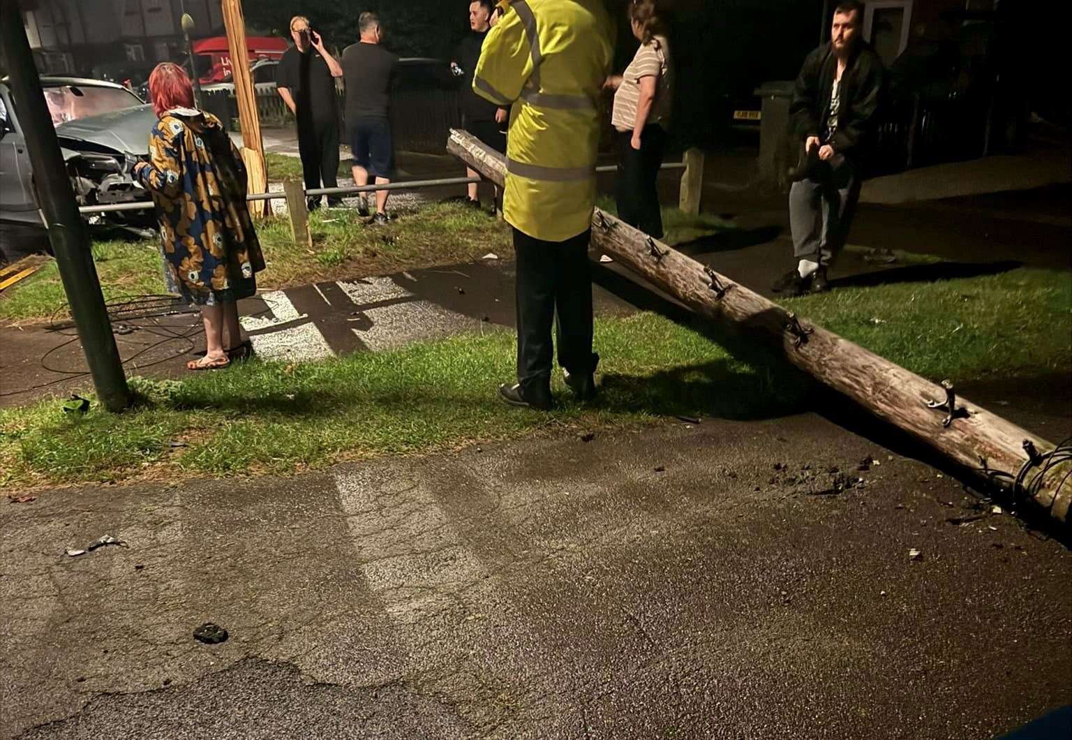 Emergency services called to South Park Road in Maidstone after car smashes into telegraph pole