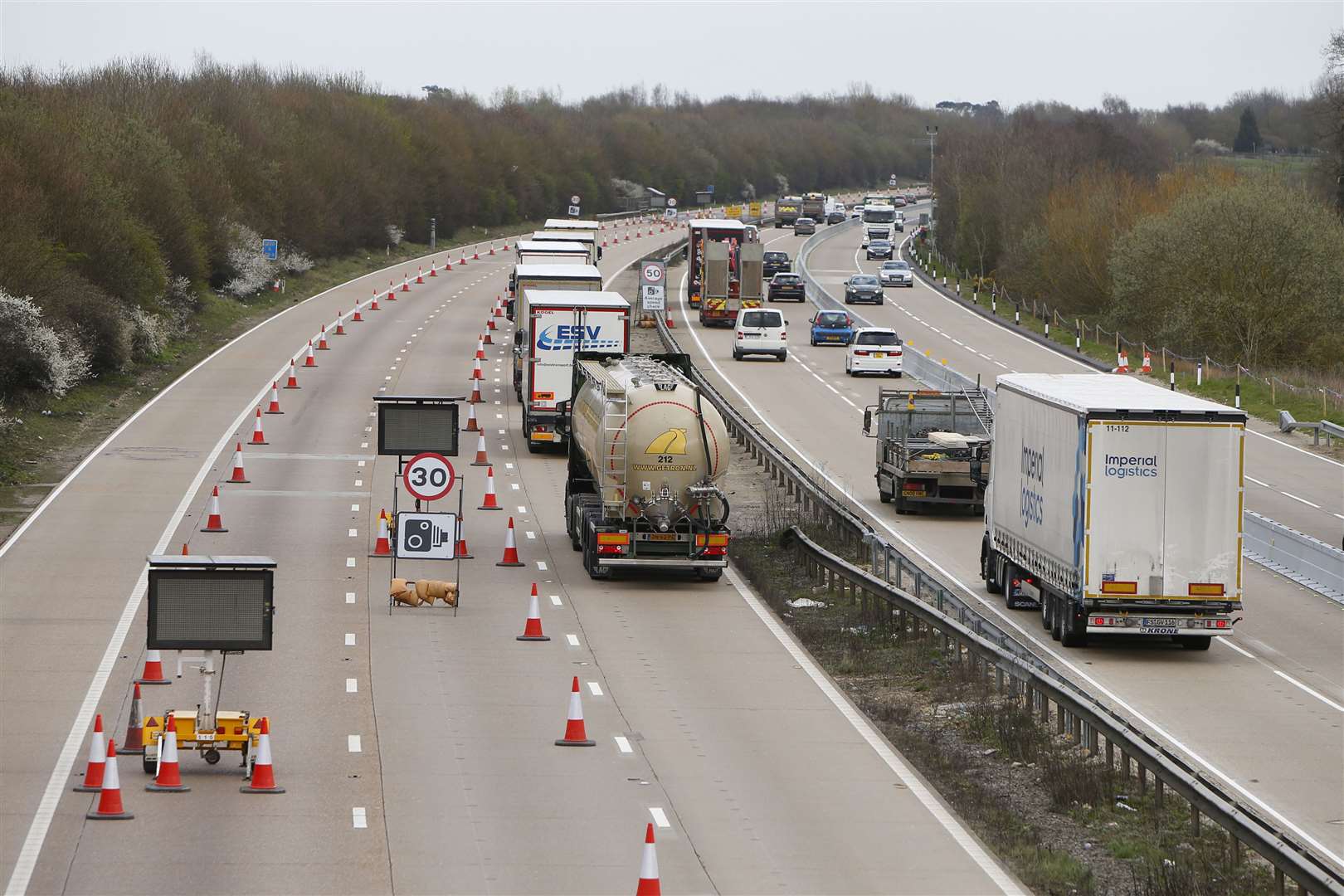 Operation Brock in place on M20 between junctions 8 & 9..M20 Bridge, Fairbourne Lane, Harrietsham, Maidstone..Picture: Andy Jones. (8087531)