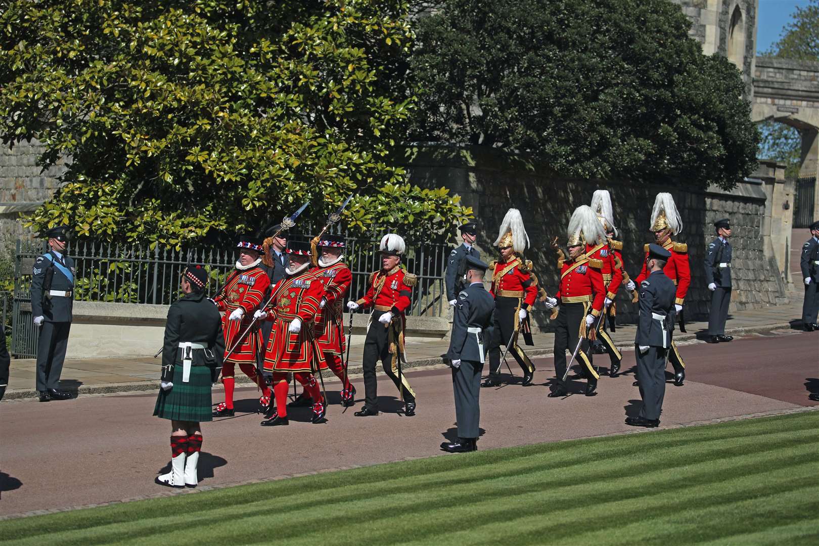 Members of the RAF and the 4th Battalion The Royal Regiment of Scotland line the route (Steve Parsons/PA)