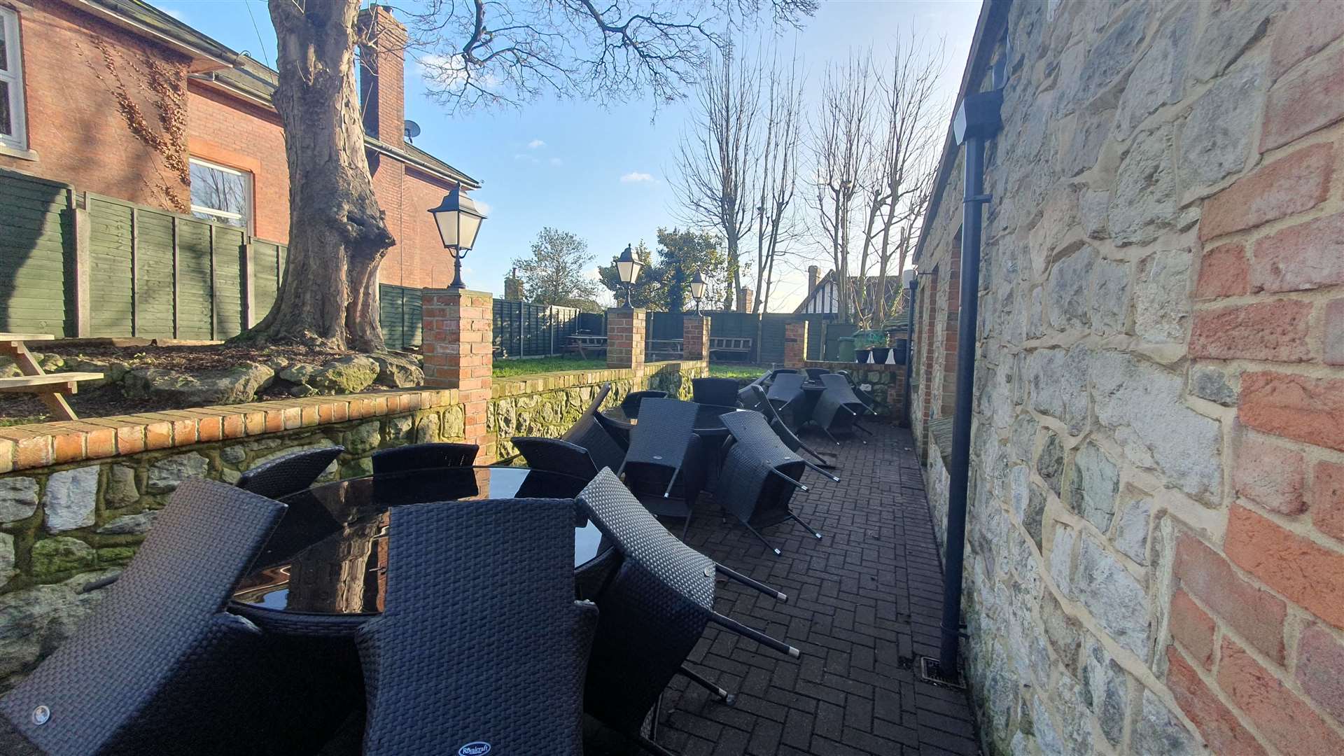 King's Head Sutton Valence outdoor seating